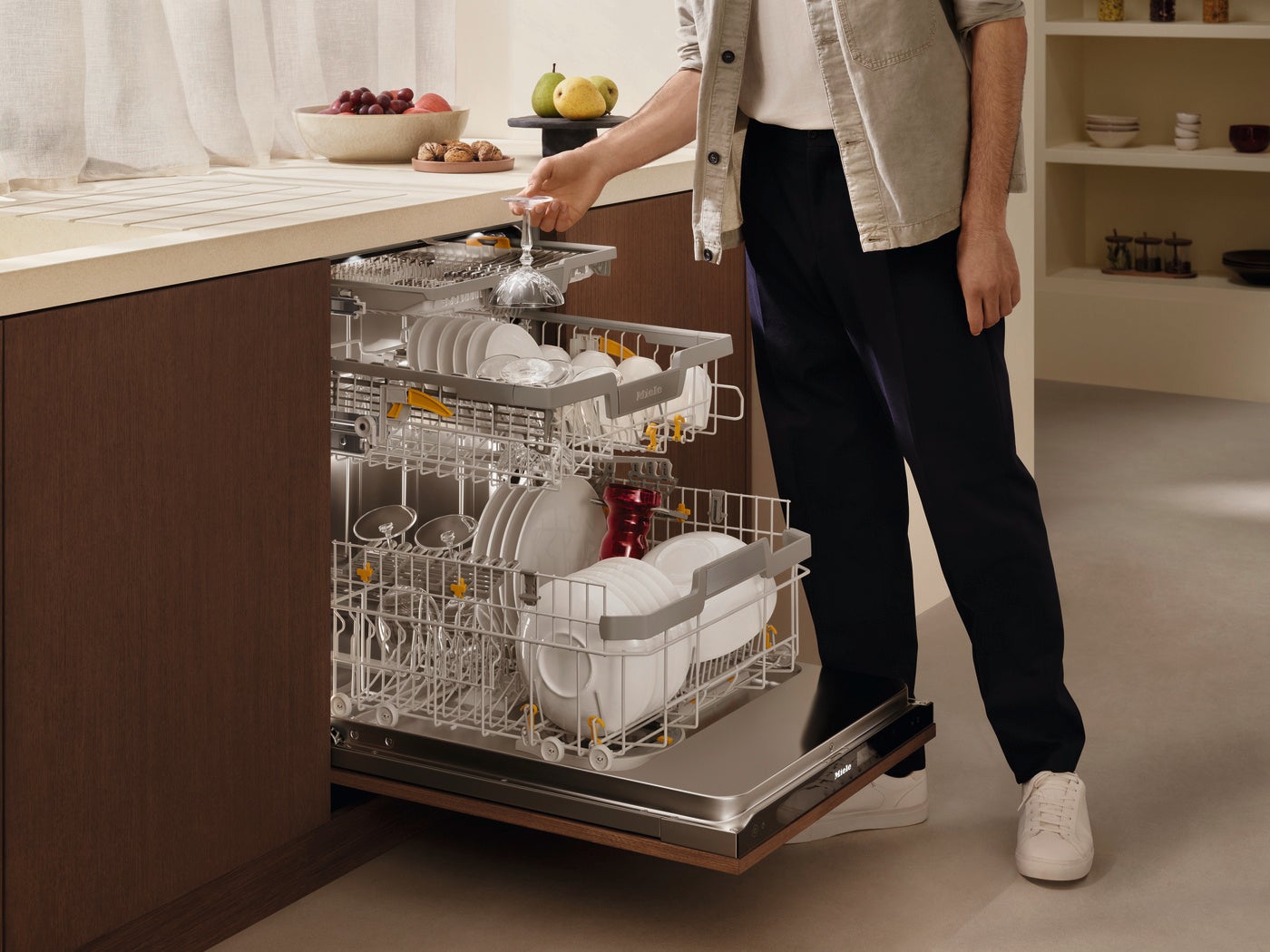 Miele、食器洗い体験を表現した交通広告を2026年8月31日より展開｜Miele食器洗い機の特徴と提案（3枚目）