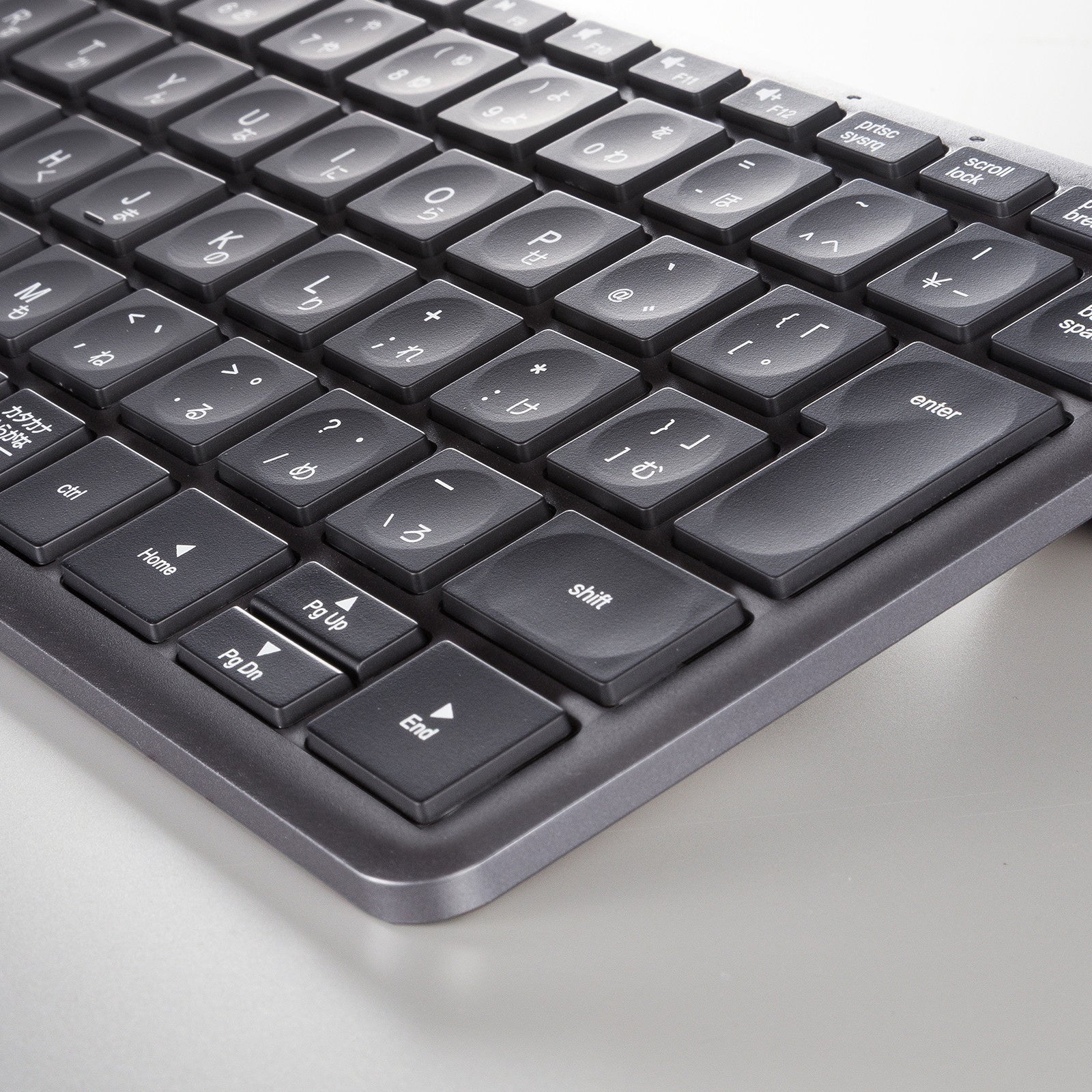サンワサプライ、指先のフィット感を高めたBluetooth＋2.4Gコンボキーボード「SKB-WBT43BK」を発売｜SKB-WBT43BKの製品仕様（5枚目）