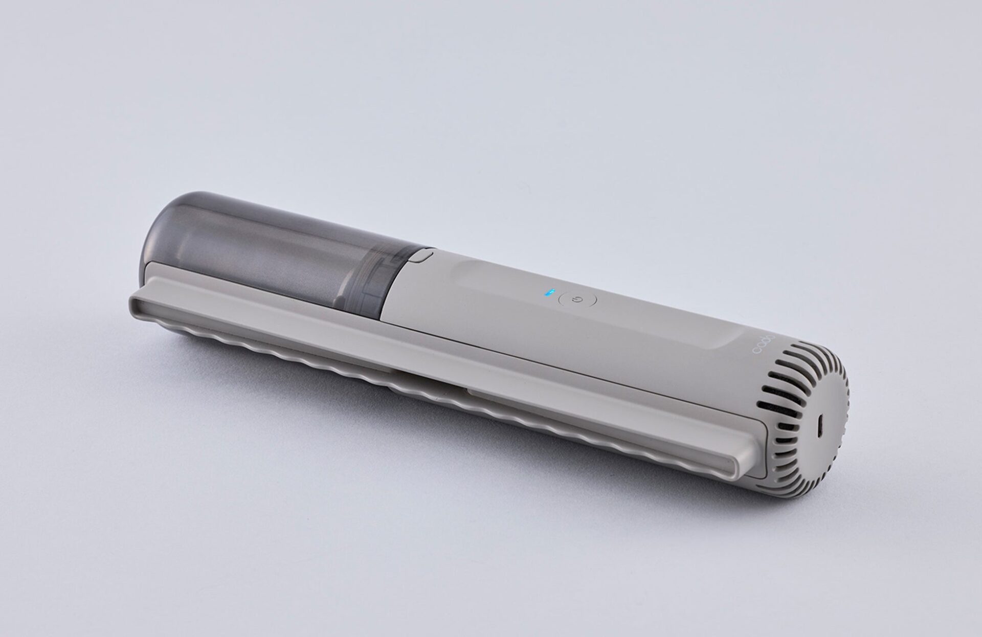 カドー、約470gの軽量ボディを採用した「FOEHN スティックふとんクリーナー」をMakuakeで発表｜取扱サイト