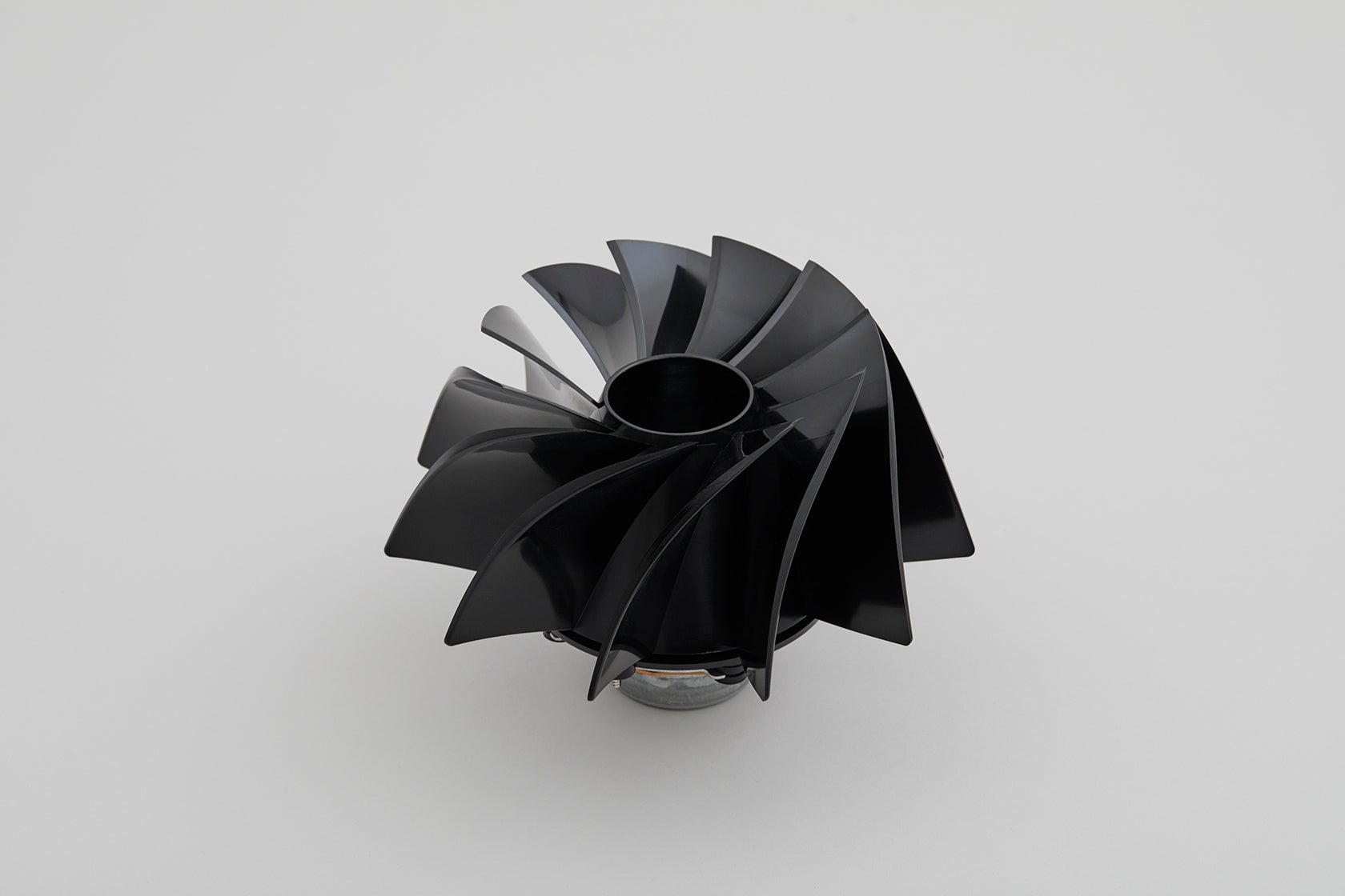 カドー、空間除菌機能を搭載した空気清浄機「LEAF 330i」を9月4日に発売｜LEAF 330iの主なスペック