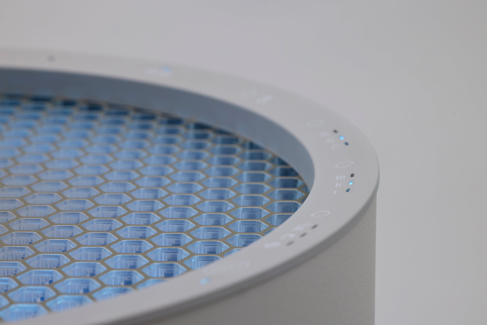 カドー、空間除菌機能を搭載した空気清浄機「LEAF 330i」を9月4日に発売｜オゾンユニットと高性能HEPAフィルターによる除菌性能