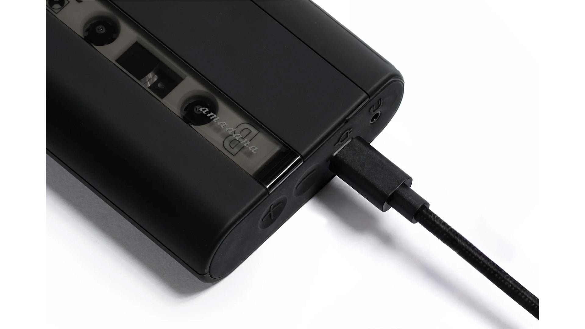 amadana、スモークパネルを採用したポータブルカセットプレーヤー「CP10」を9月3日に発売｜発売記念キャンペーンと割引クーポン（3枚目）
