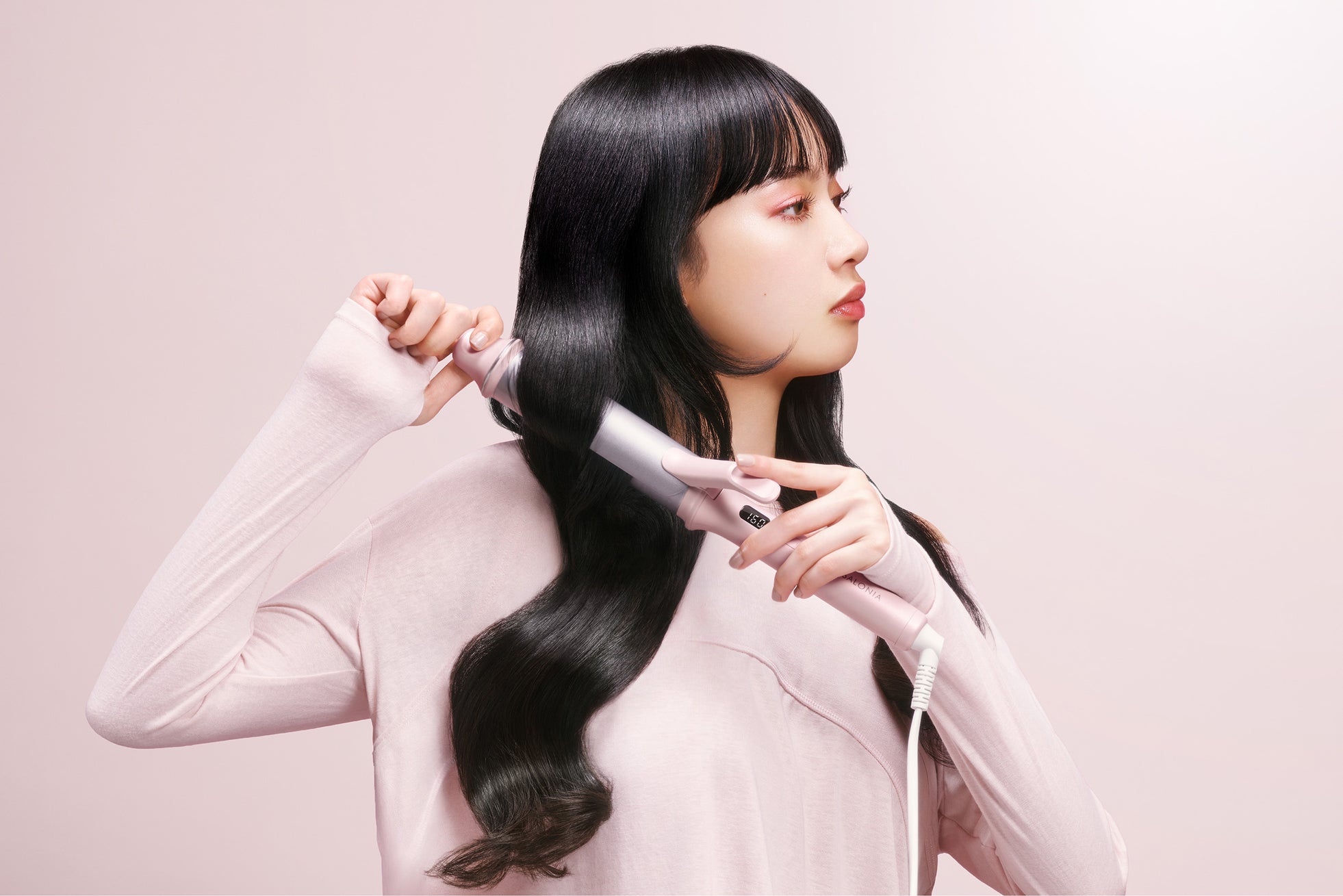 SALONIA、ブランド初となるカール38mmと2WAY仕様のヘアアイロンを発売｜使いやすさを高めるデザインと機能性