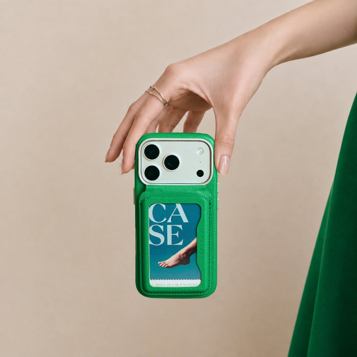 UNICASE、トレカやチェキを飾れるMagSafe対応スマホスタンド「MAG PEEK STAND」を発売｜期間限定POP-UPストアの開催概要