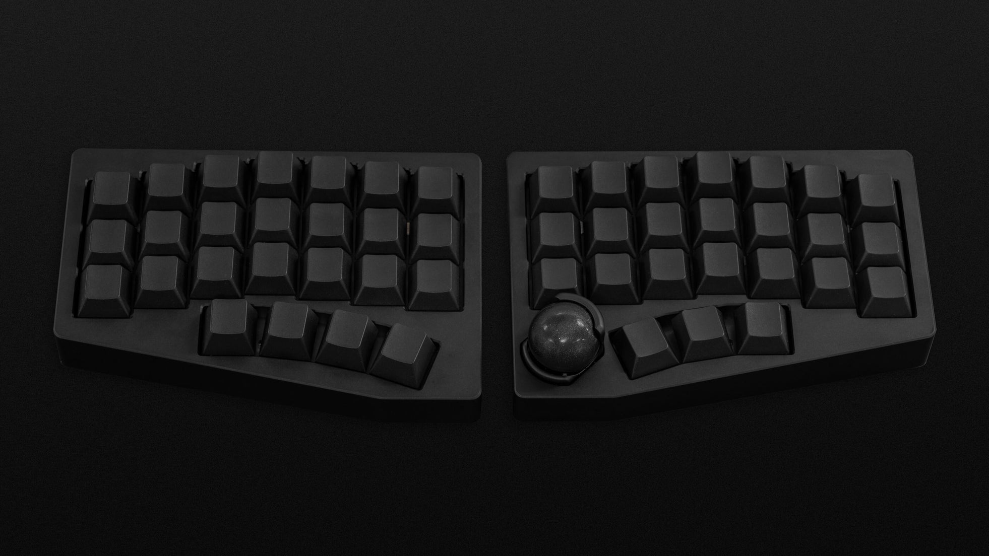 ギズマート、遊舎工房×Keychronの分割キーボード「Valkey Orb」などをTGS2026で世界初披露|遊舎工房×Keychronのトラックボール付き分割キーボード「Valkey Orb」