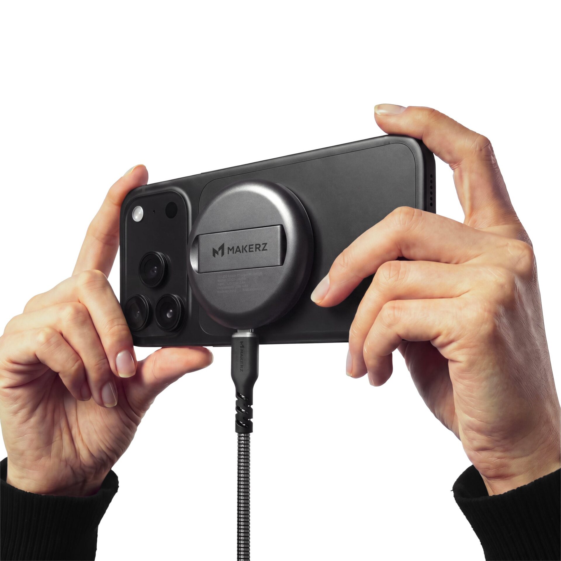 メイカーズ、1mの巻取り式USBケーブルを内蔵した67W急速充電器「SOLIDZ Power Charger Model IS」を発売|同時発売されたその他の充電器シリーズ