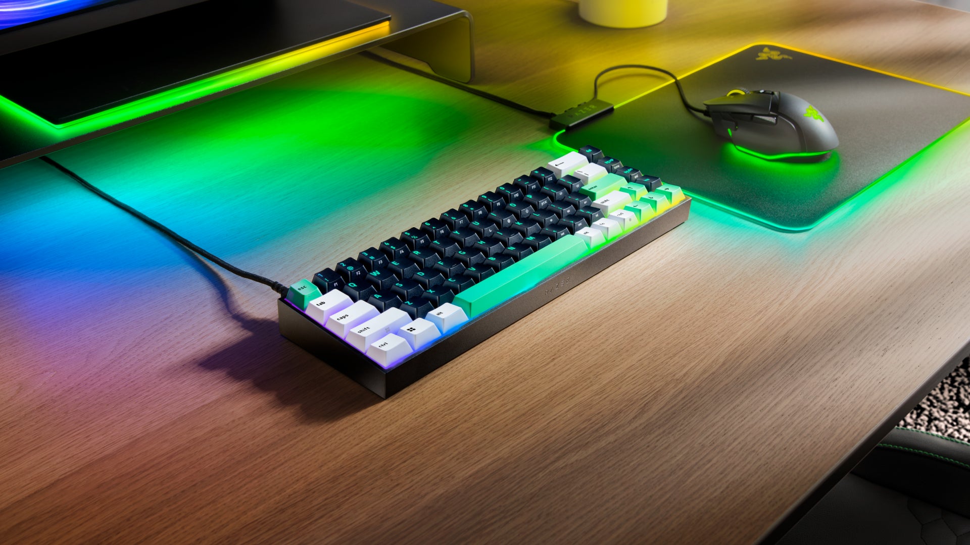 Razer、65%レイアウトのゲーミングキーボード「Razer Reclusa X Mini 65%」を発表｜箱から出してすぐに満足できる打鍵感と構造