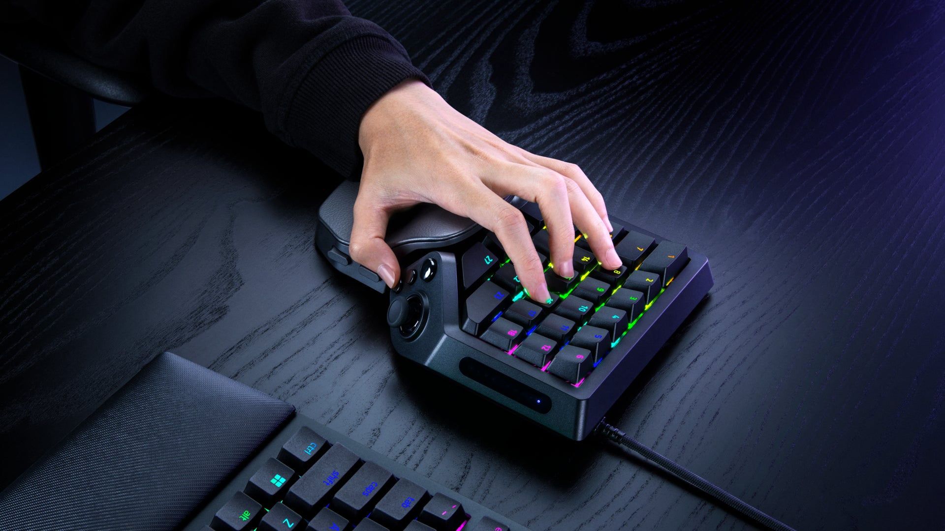 Razer、調整可能なアクチュエーション搭載のゲーミングキーパッド「Razer Tartarus V2 Pro」を発表|Razer Tartarus V2 Proの主なスペック