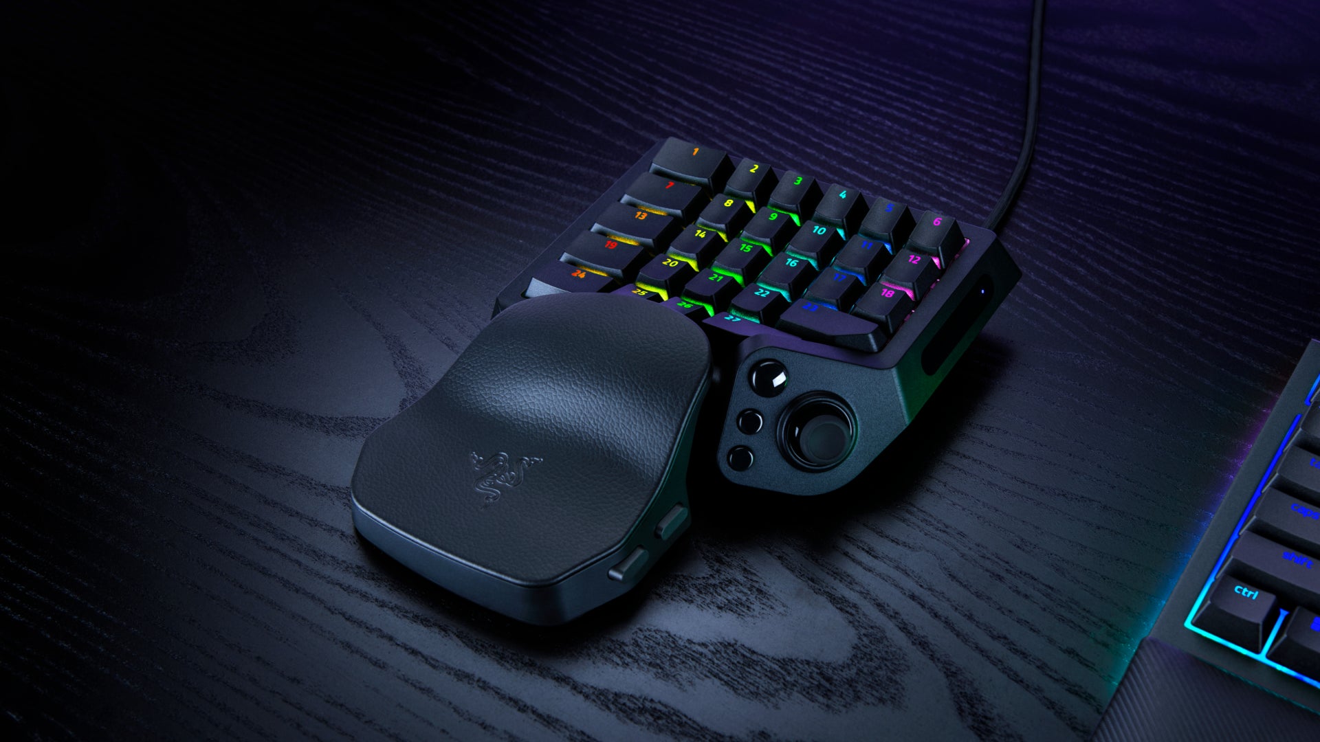 Razer、調整可能なアクチュエーション搭載のゲーミングキーパッド「Razer Tartarus V2 Pro」を発表|指先による精密な操作とカスタマイズ性