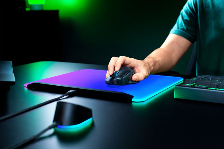 Razer、エルゴノミックRGBゲーミングマウス「Basilisk V4」シリーズを発表|真の没入感とマルチデバイス接続