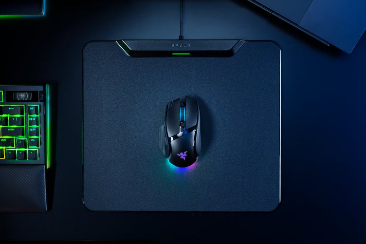 Razer、エルゴノミックRGBゲーミングマウス「Basilisk V4」シリーズを発表|Razer Mouse Dock V2 ProおよびBasilisk V4 HyperSpeed