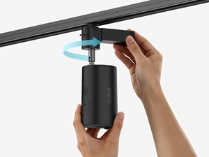 華視時代、工事不要で2カ所を見守るダクトレール式防犯カメラ「iQSE-G1」2台セットを発売
