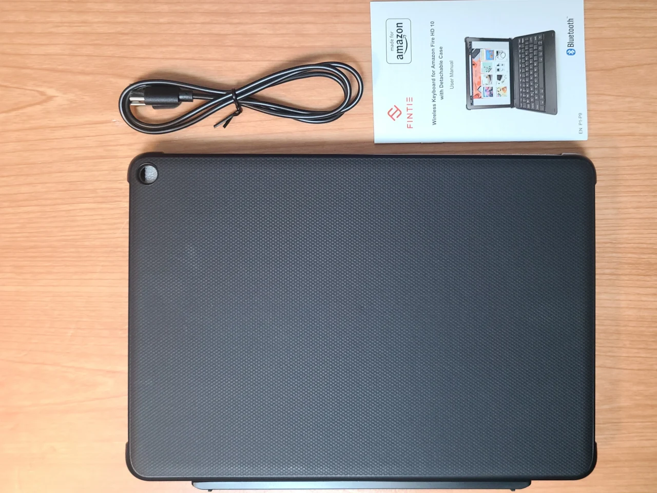 『Fire HD 10』の純正キーボード『Fintie Bluetoothキーボード付きカバー』の同梱物