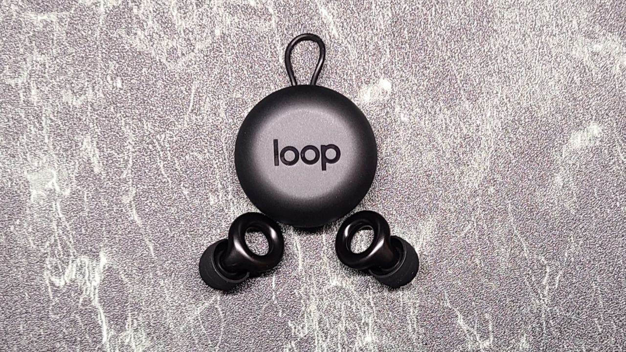 『Loop Experience Plus』本体とケース