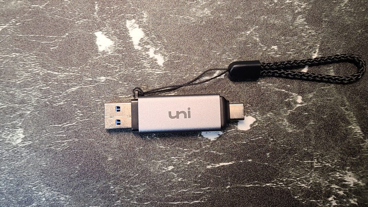 『uniAccessories Type-C/Type-A,USB3.0対応2-in-1カードリーダー』