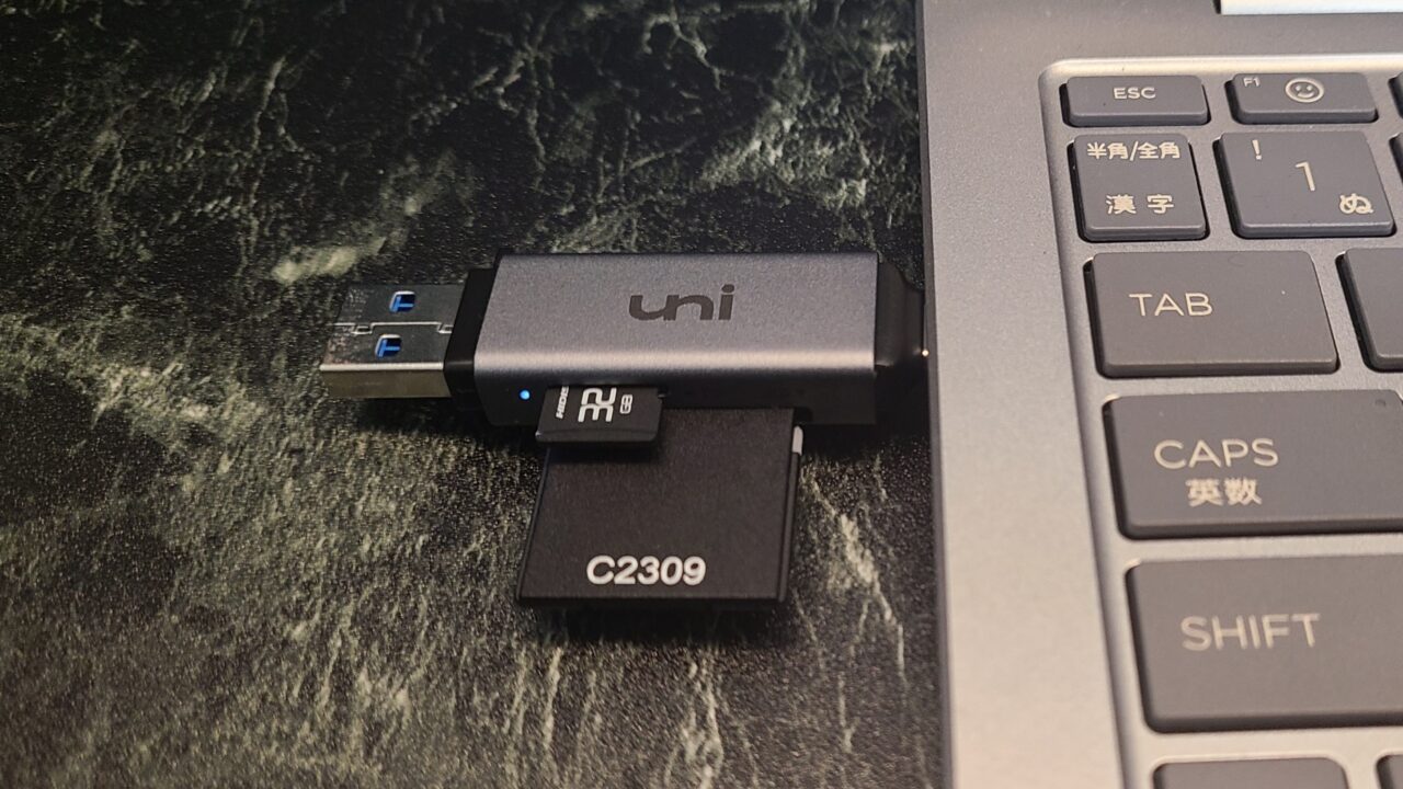 『uniAccessories Type-C/Type-A,USB3.0対応2-in-1カードリーダー』をパソコンに接続したとき