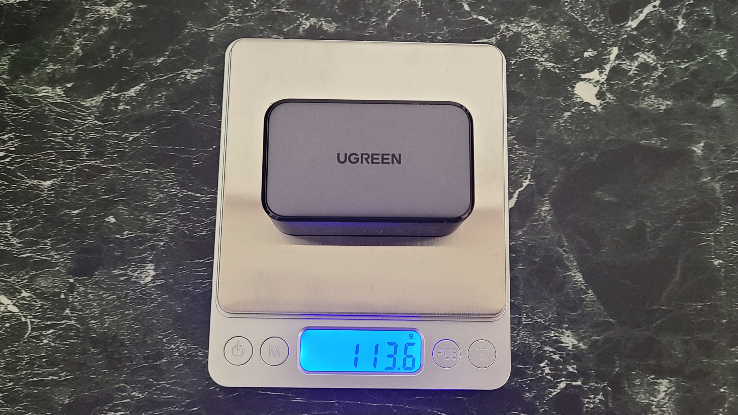 『UGREEN Nexode Pro 65W』の実際の重量