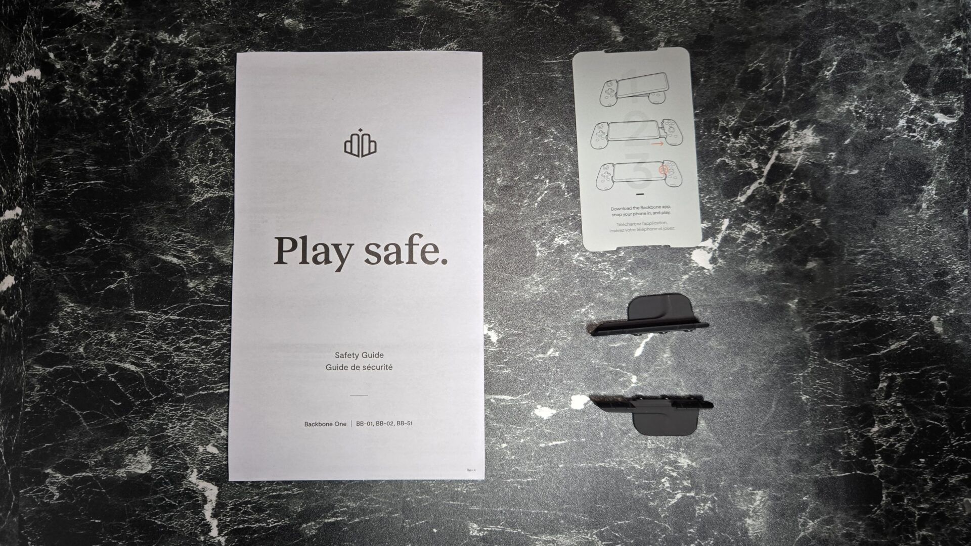 Backbone Oneの安全に関する説明書と部品