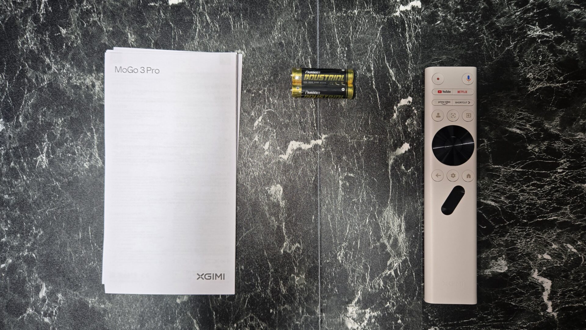 XGIMI MoGo 3 Proのリモコンと説明書と単三電池