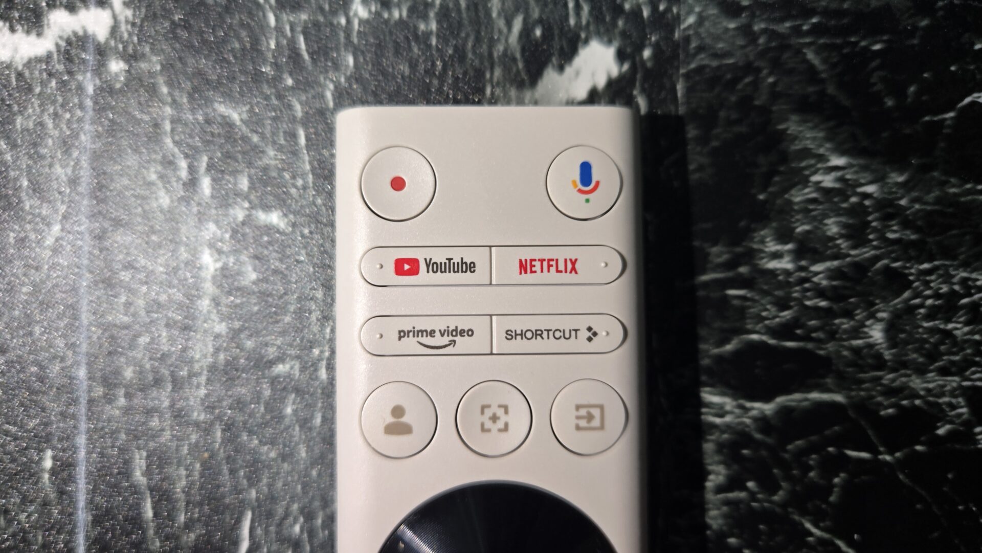 白いテレビリモコン YouTube Netflix Prime Video ショートカット 録画 音声認識ボタン