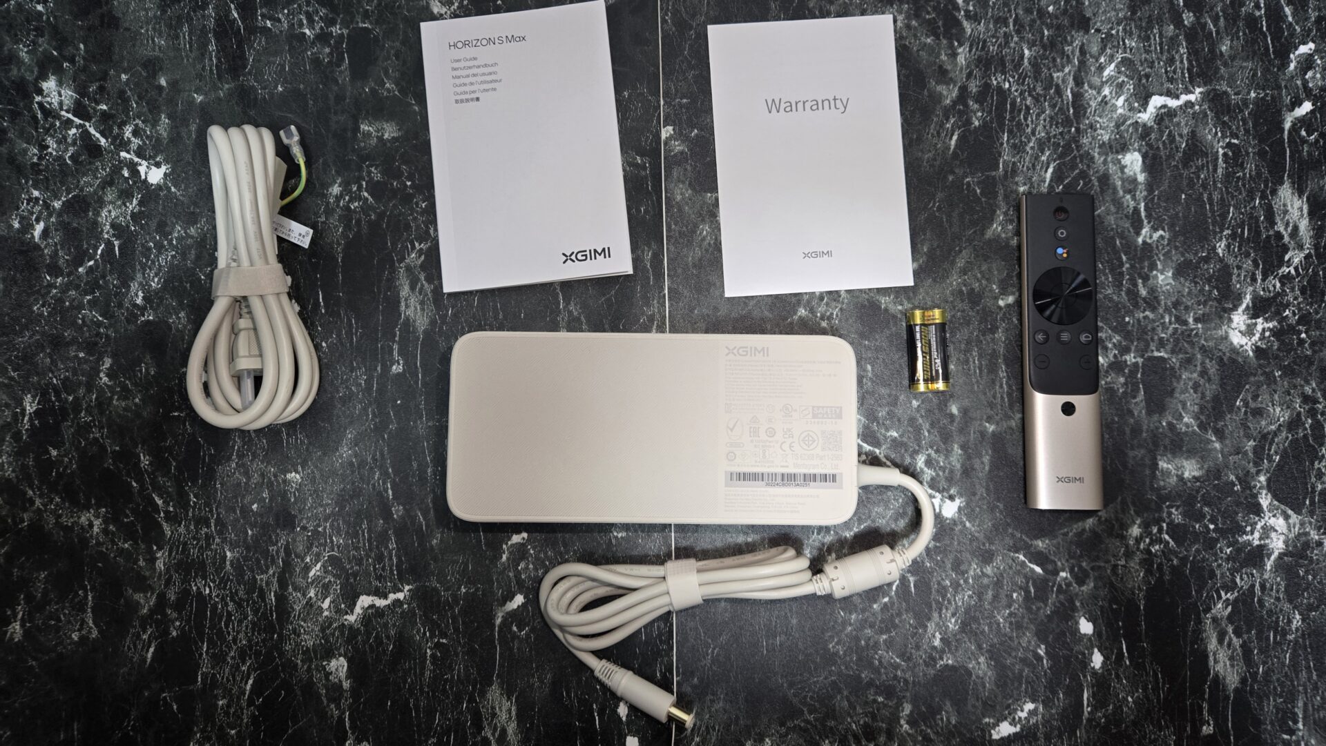 XGIMI ホライズンSマックスの電源アダプター ケーブル リモコン 電池 説明書 保証書