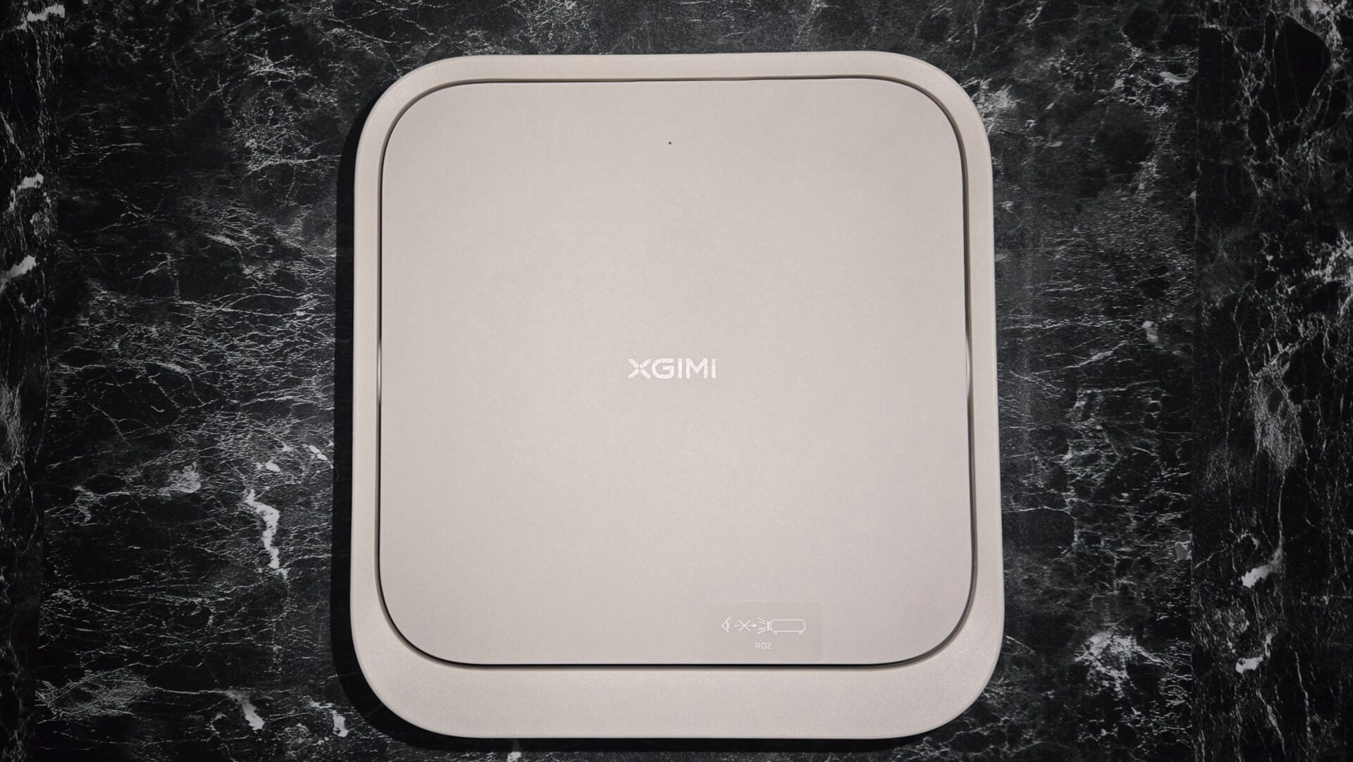 XGIMI RG2 ベージュ色の四角いデバイス