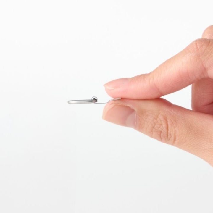 エレコム、スマホとケースの間に挟むだけ!新・ステンレスストラップホールシート - 画像7