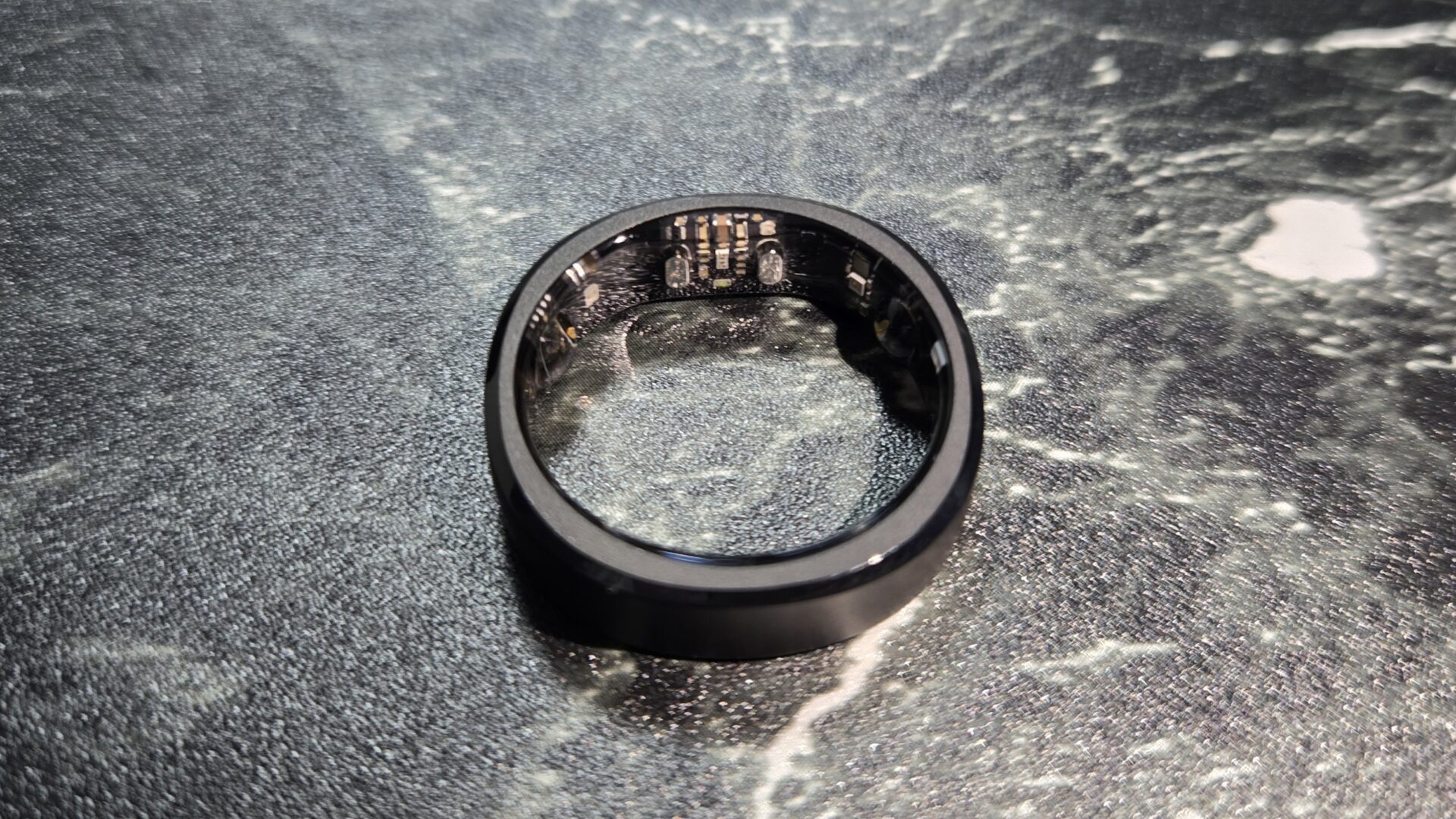 RingConn Gen 3 リング外観 幅6.8mm 厚さ2.3mmのコンパクト設計