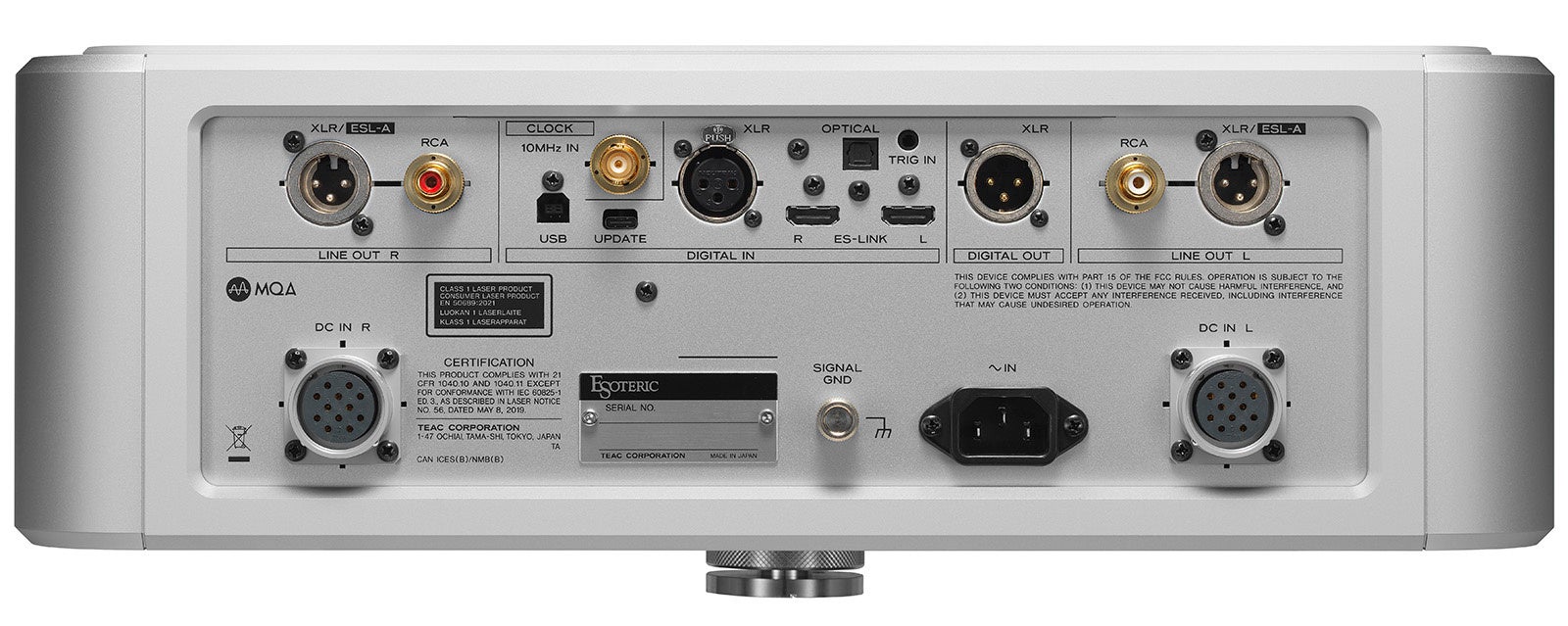 各種アナログ・デジタル端子やDC入力を備えた一体型プレーヤーの背面パネル