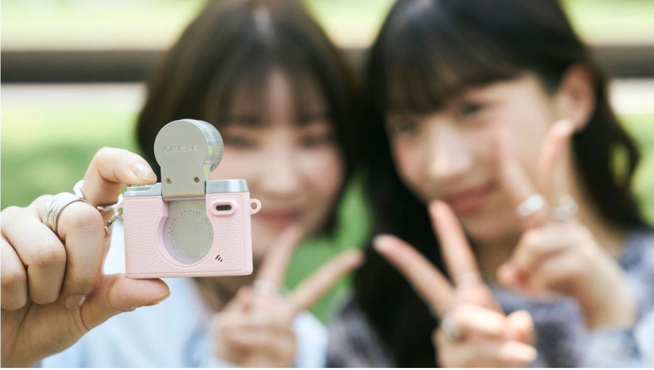 エレコム、ディスプレイを見ながら自撮りができるセルフィーミニカメラを2026年9月上旬に発売｜セルフィーミニカメラの主な特徴と撮影機能
