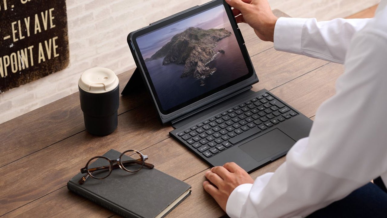 エレコム、無段階スタンドやバックライトを搭載したiPad用ケース付きキーボード「TouchBook Smart」を発売（6枚目）