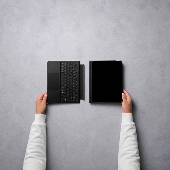 エレコム、無段階スタンドやバックライトを搭載したiPad用ケース付きキーボード「TouchBook Smart」を発売