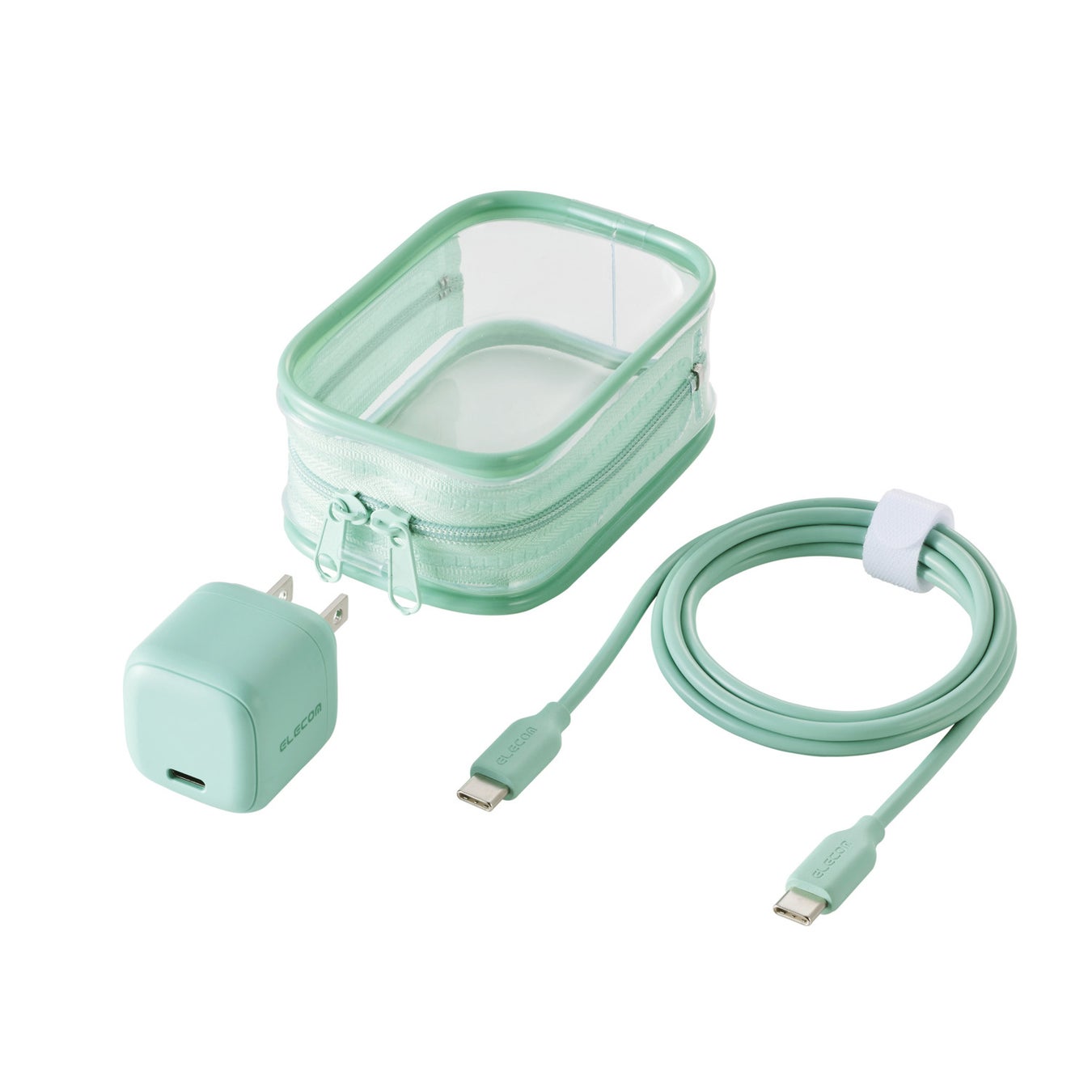 グリーンのAC充電器本体、USB Type-Cケーブル、透明ポーチのセット一式