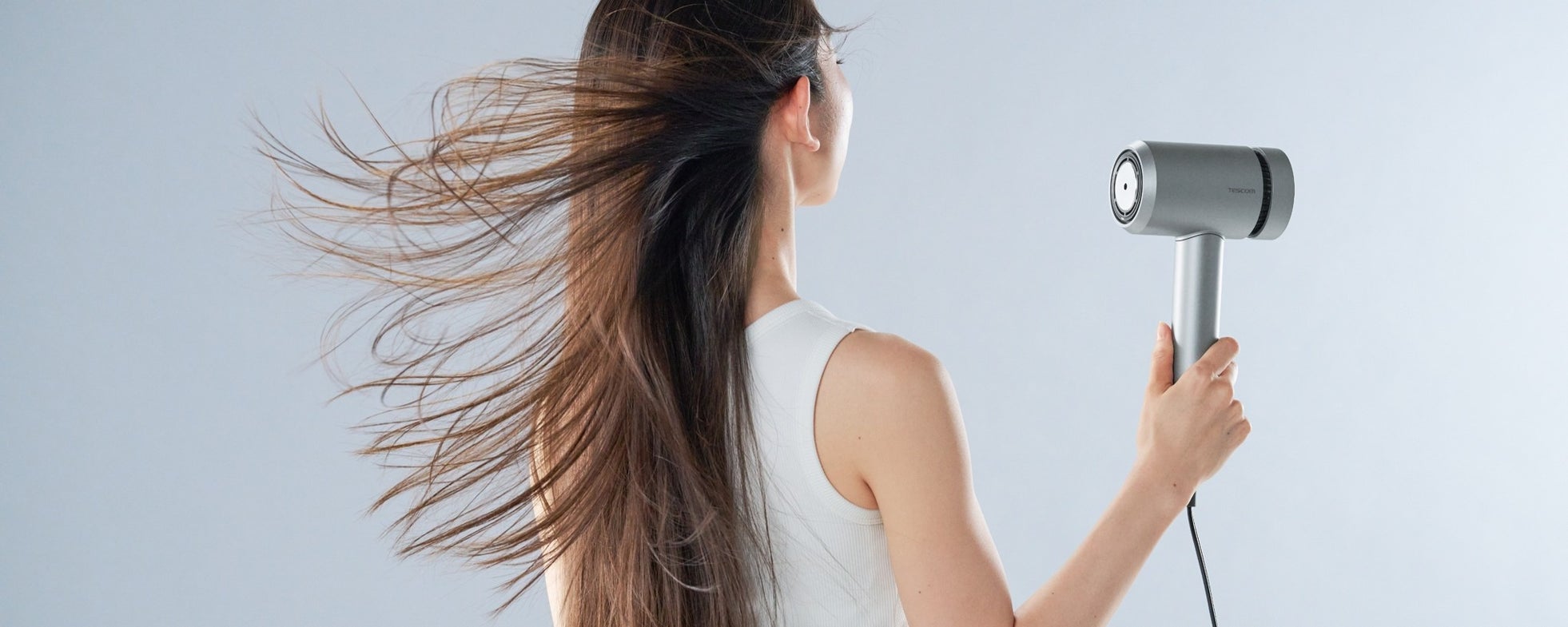 テスコム、約9時間うるおいが続く「モイスチャーイオン ヘアドライヤー TDX400A」を9月上旬に発売｜選べる5つの温度モードと主な製品スペック