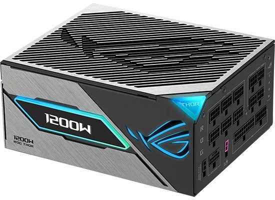 ブラック基調の電源ユニット斜視。側面にOLED表示パネルとロゴ、モジュラー端子が見える写真。