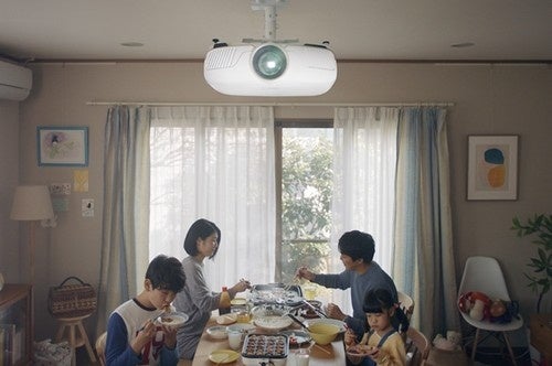 エプソン、プロジェクターの落下のおそれに関する無償点検の実施を発表｜テレビCM放映と今後の対応予定（2枚目）