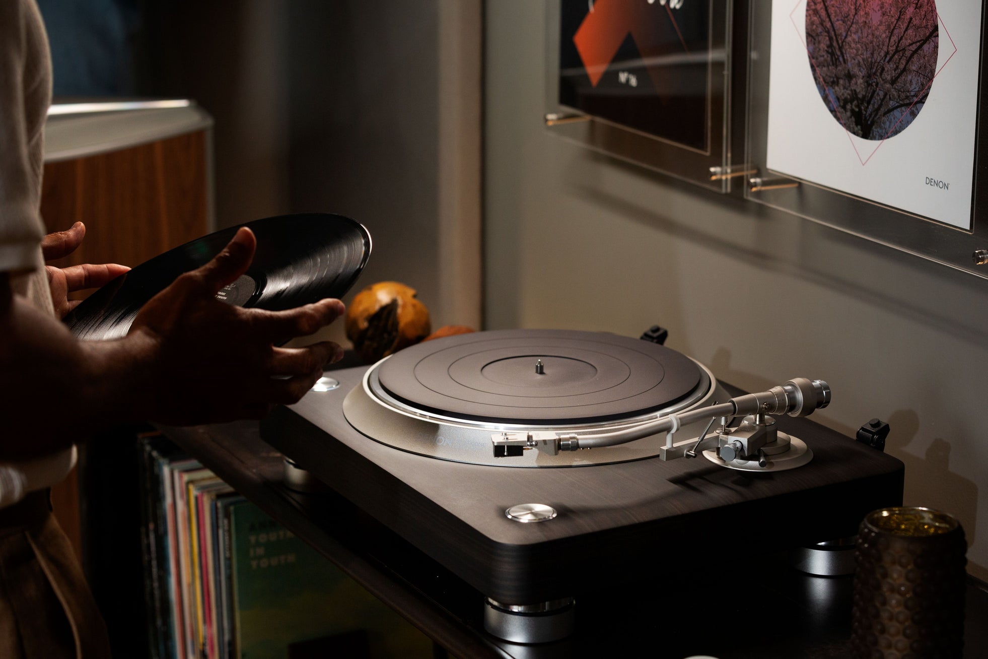 Bowers ＆ Wilkins、伊勢丹新宿店メンズ館でROLF BENZとのコラボポップアップストアを開催｜開催開催情報（4枚目）