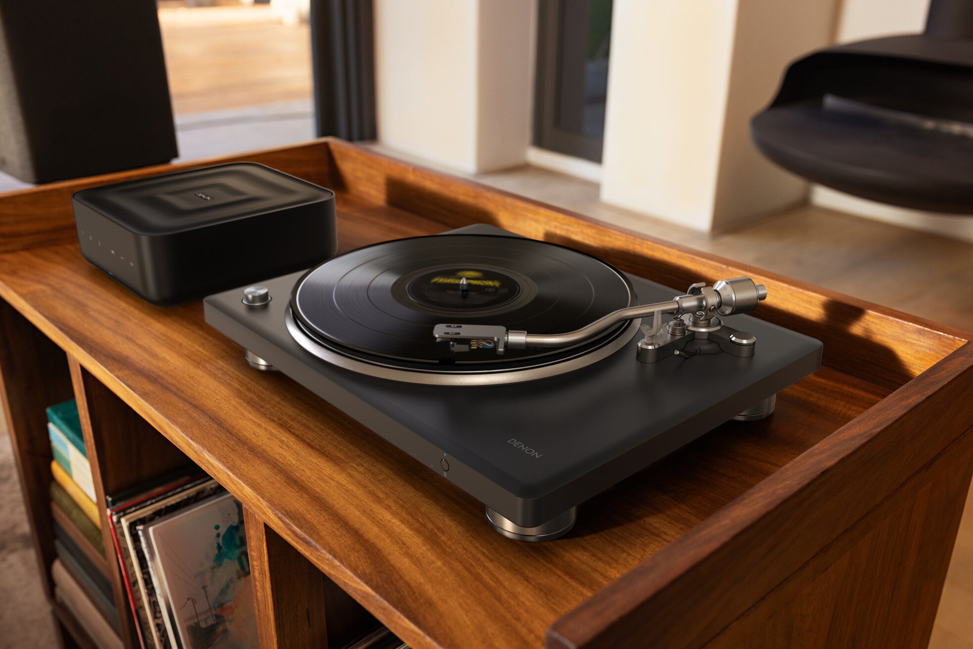 Bowers ＆ Wilkins、伊勢丹新宿店メンズ館でROLF BENZとのコラボポップアップストアを開催｜開催開催情報（5枚目）