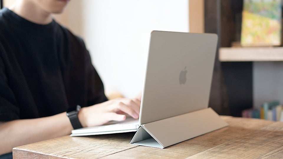 MacBook Neoに対応したスタンド機能付きフォリオ型ケース「Neo Folio」の予約販売が開始|Neo Folioの主な特徴
