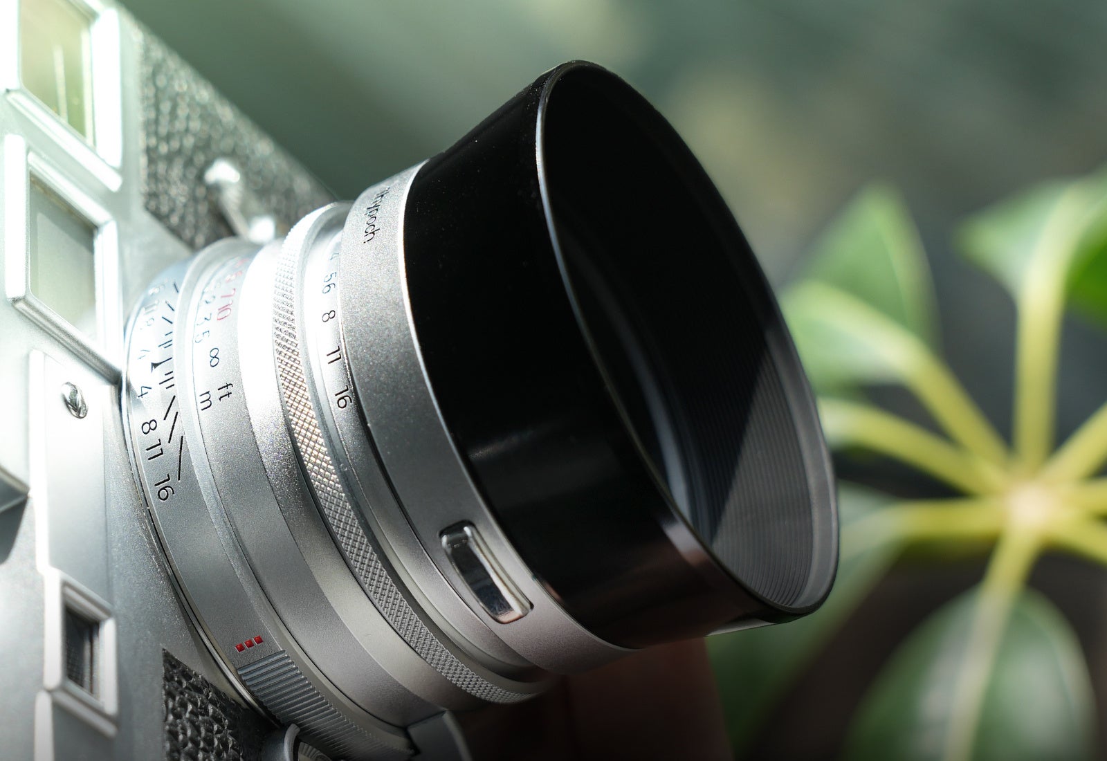 焦点工房、Thypoch「Ksana」35mm f/2 ASPH. シルバークロームと専用レンズフード2種を発売|Ksana 35mm f/2 ASPH. シルバークロームの製品特徴