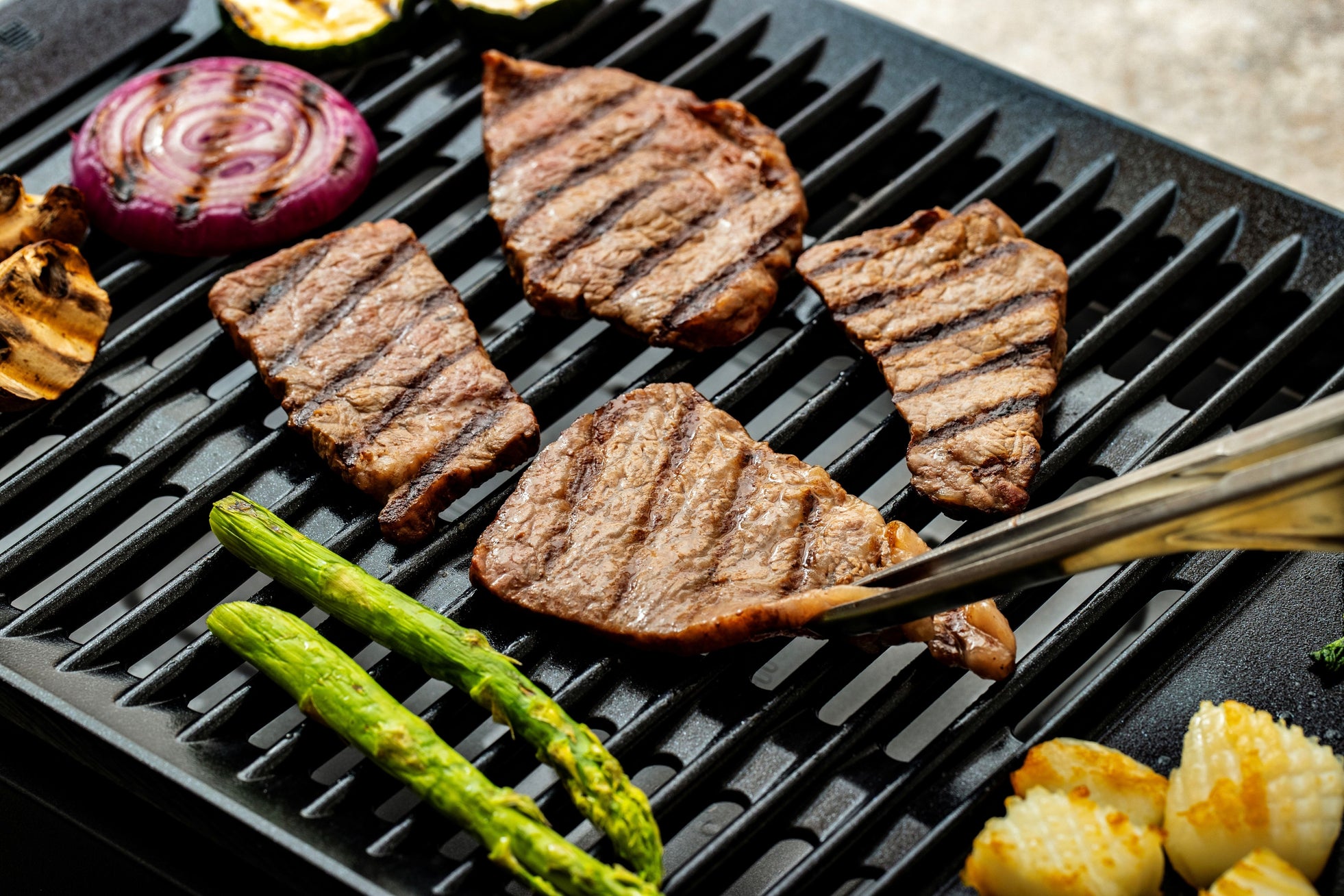 ピーコック魔法瓶工業、減煙と手入れ性を高めた電気焼肉器「DINING 焼肉」のリニューアルモデルを発売｜DINING 焼肉の主な特徴と減煙テクノロジー