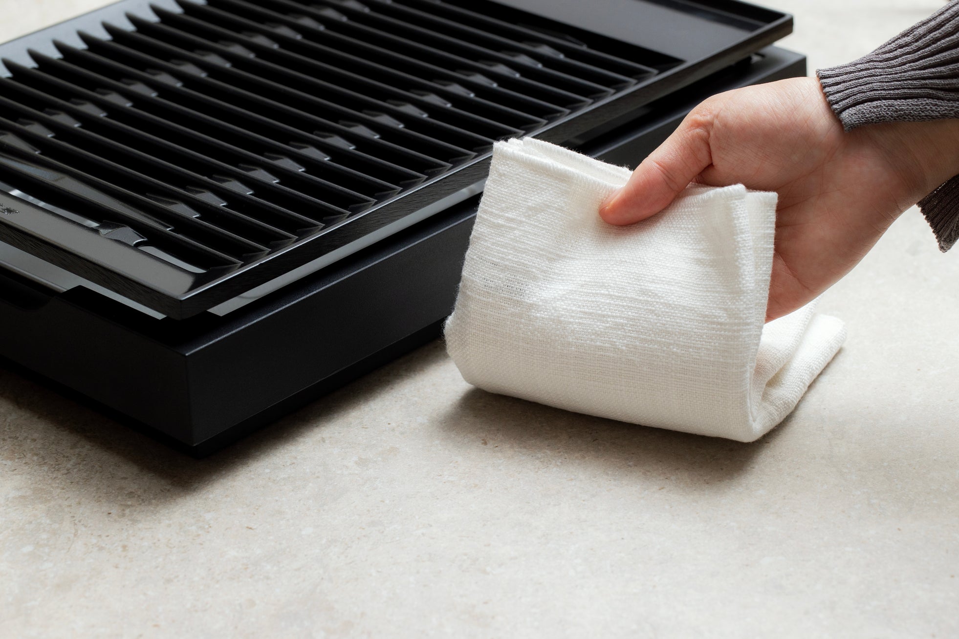ピーコック魔法瓶工業、減煙と手入れ性を高めた電気焼肉器「DINING 焼肉」のリニューアルモデルを発売｜製品概要と発売日（5枚目）