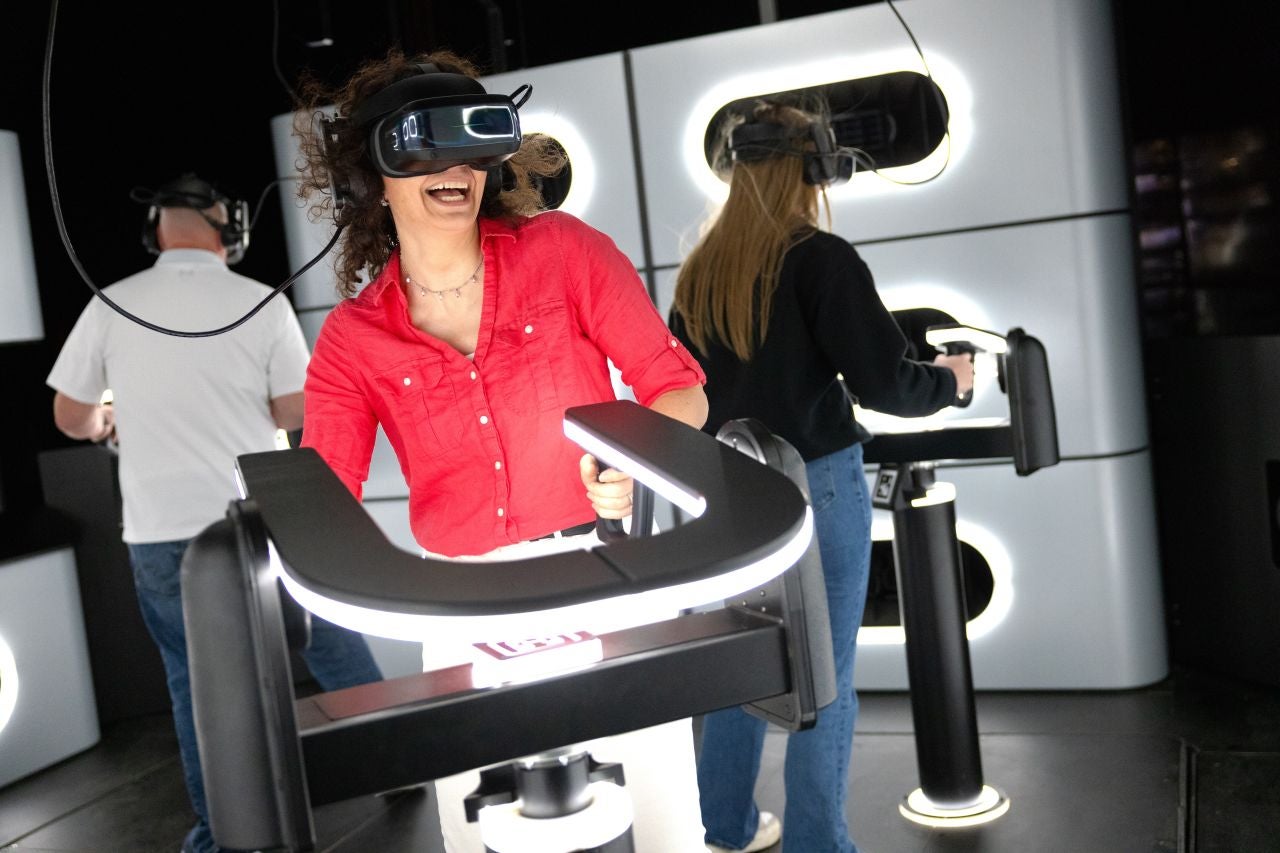 DPVRの商用PC VRヘッドセット「DPVR E4」、米国の大型複合施設で稼働する「Hyperdeck」に採用｜米国大型施設でのHyperdeck導入について