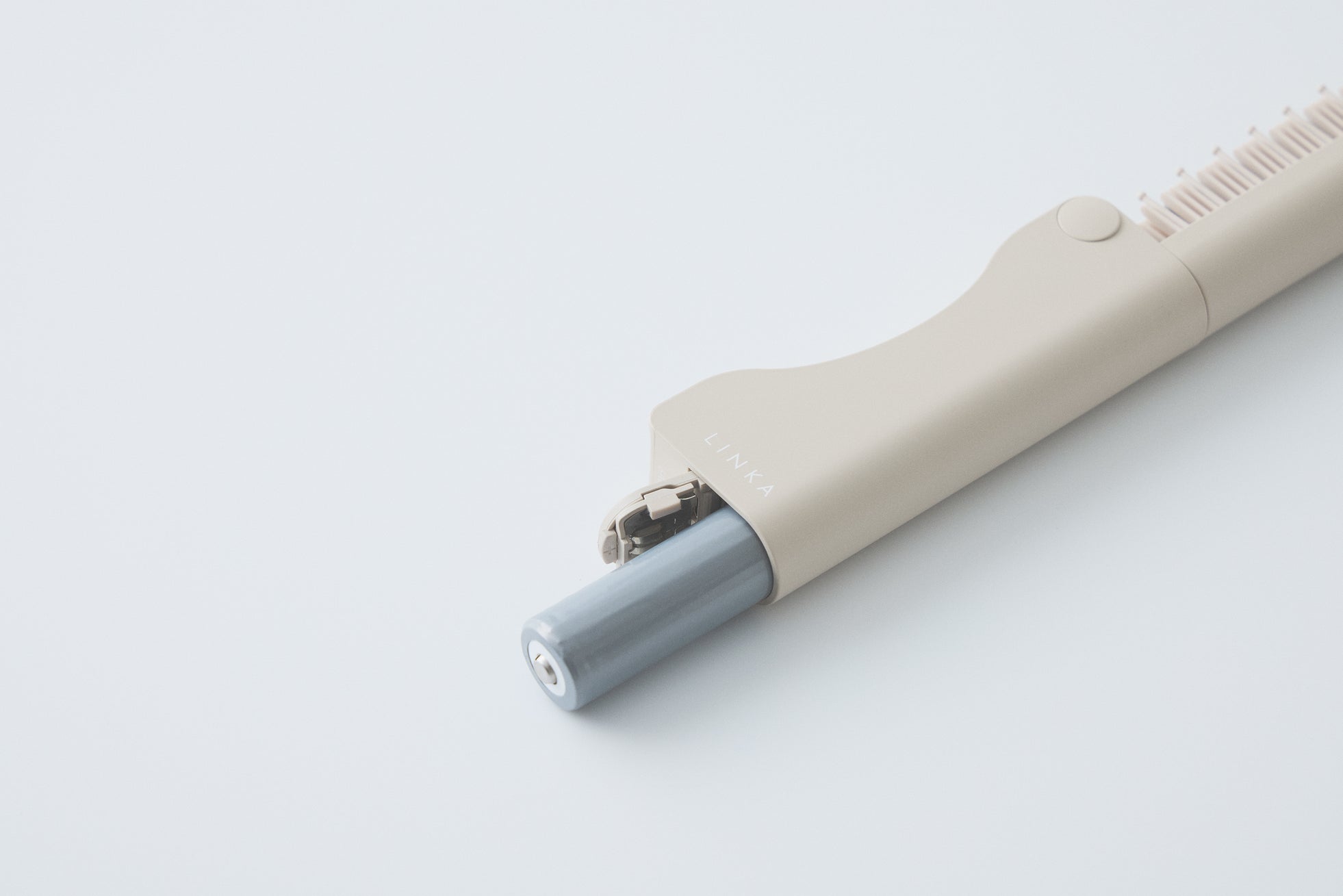 LINKA、バッテリーを取り外せる折りたたみ式コードレスヒートブラシ「スリークオン リーブル」を発売｜バッテリー取り外し式で持ち運びをもっと自由に