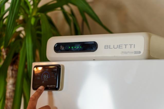 BLUETTI、厚さ75mmの超薄型大容量ポータブル電源「FridgePower」をMakuakeにて先行販売開始｜FridgePowerの主な特徴と設計
