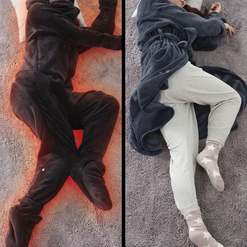 全身を覆うダメ着と通常の部屋着で床に寝転んだ状態を比較した写真