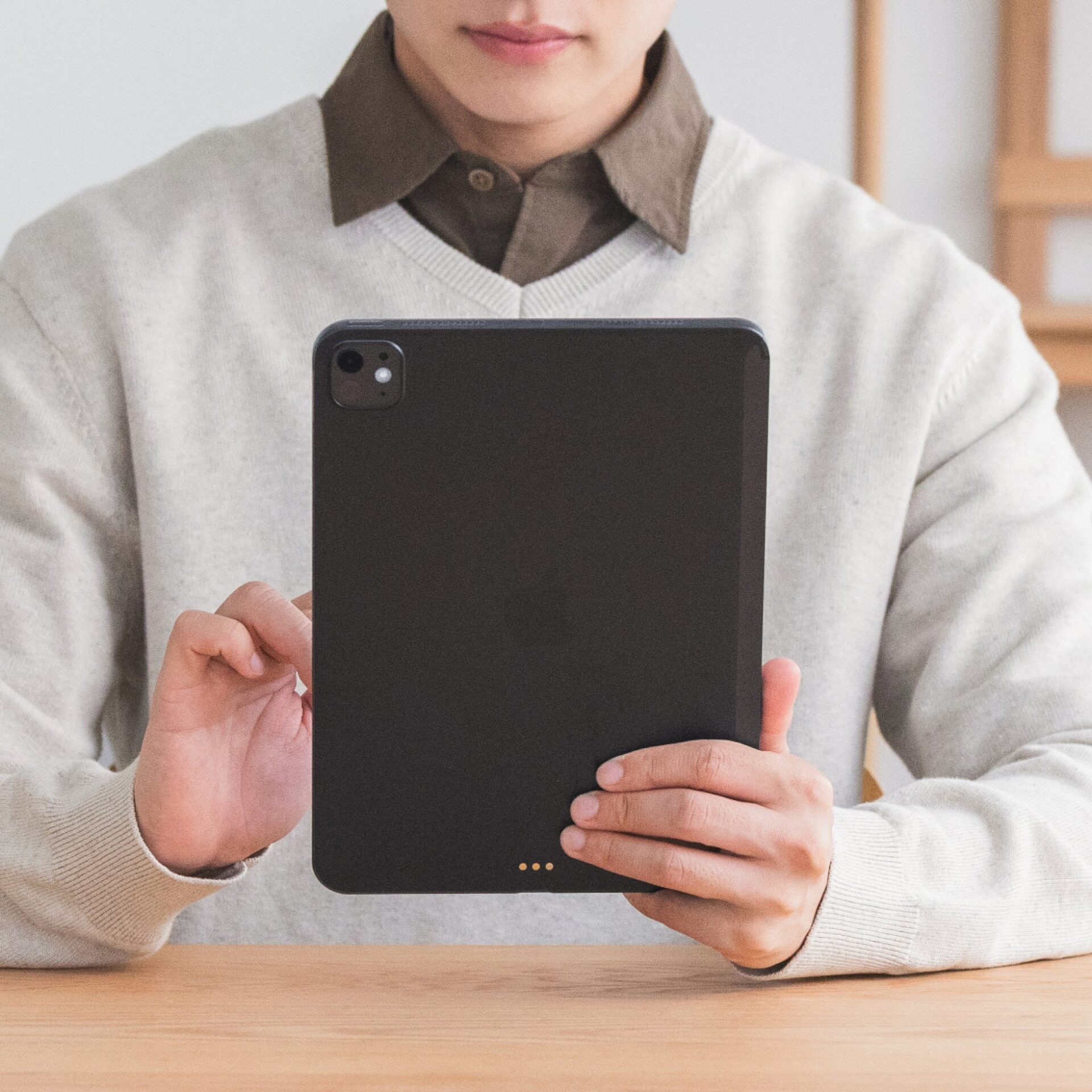 Casefinite、「ほぼ、裸。」の装着感を追求した超薄型ケース「The Frost Air」のiPad Pro M4/M5対応モデルを発売｜取扱サイト