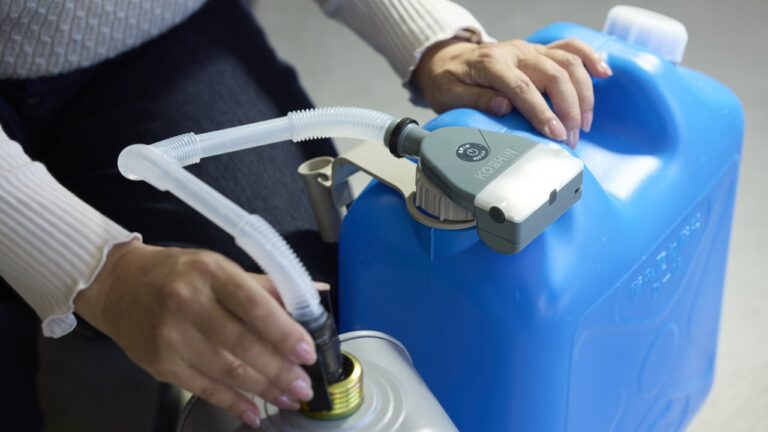 工進、業界初となる灯油かん固定式・充電式灯油ポンプ「BEP-F10」を一般販売開始