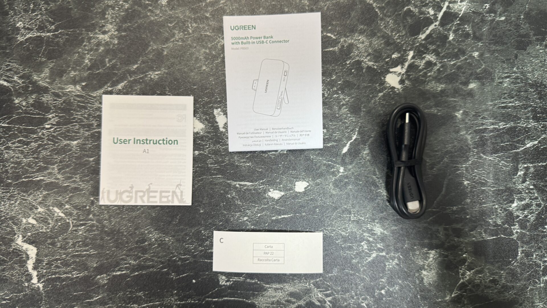 『UGREEN Built-In USB-Cコネクター モバイルバッテリー 5000mAh』の付属品