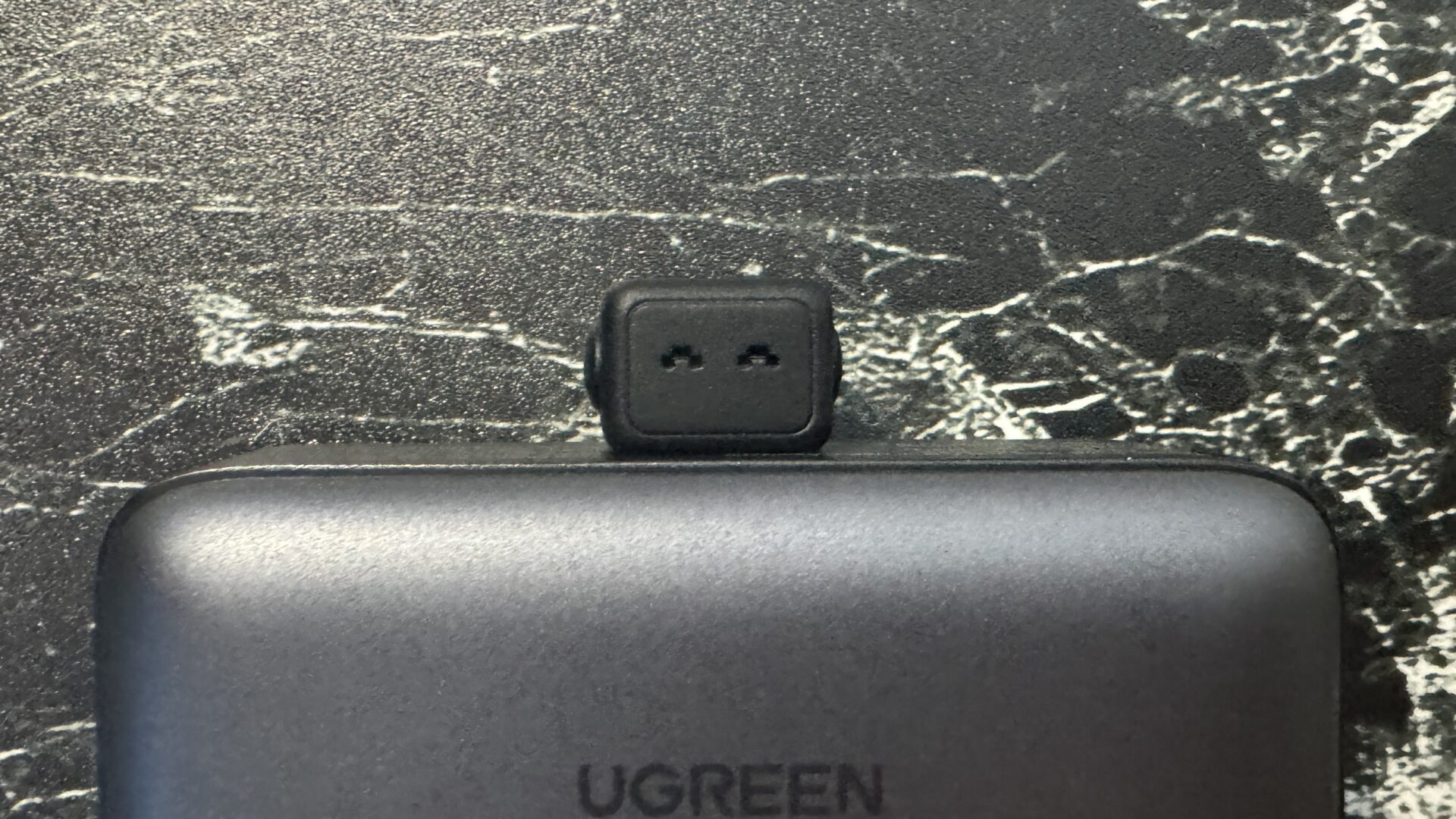 『UGREEN Built-In USB-Cコネクター モバイルバッテリー 5000mAh』のコネクター部分